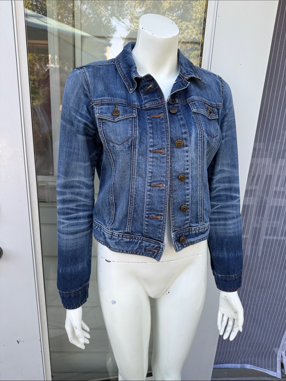 Gap small 
Vintage 2012 Classic Blue trucker Denim Jacket